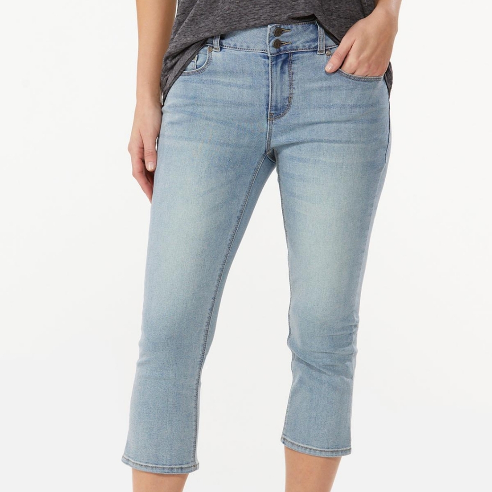 Cato Jeans Capris Woman Plus 5X 28W Curvy Cropped Light Blue Stretch Denim New
